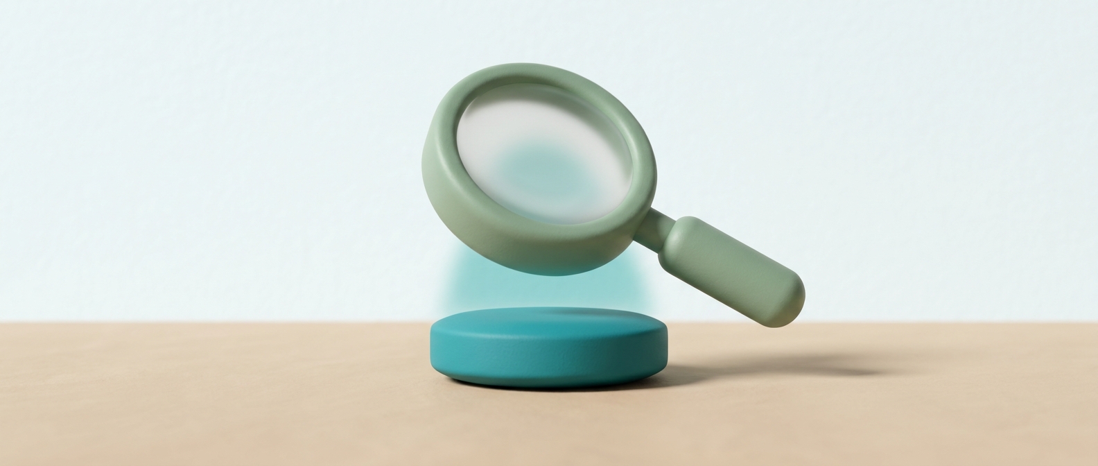 Illustration 3D éditoriale d'un comprimé neutre examiné de près par une loupe stylisée, sur une surface claire, évoquant un contrôle de sécurité