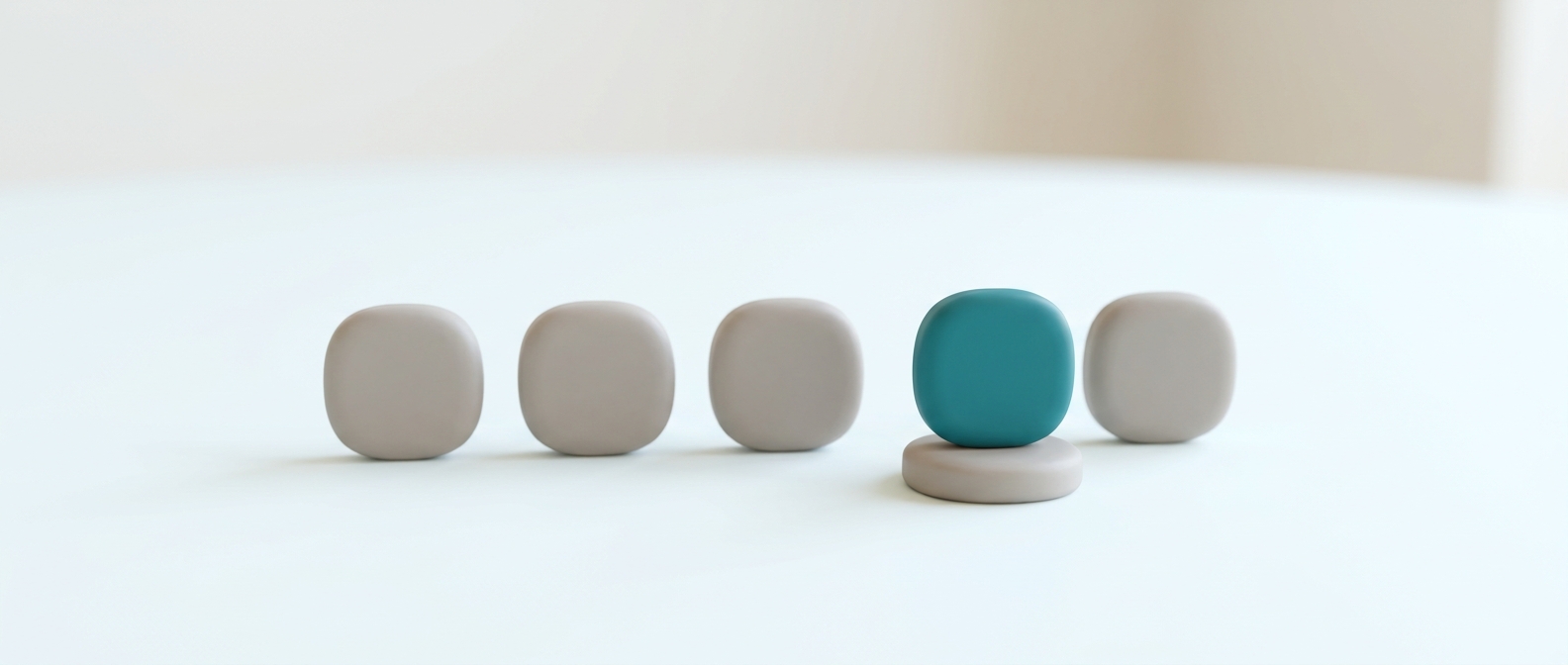 Illustration 3D de cinq jetons ronds alignés, un seul en teal et surélevé pour symboliser le meilleur choix